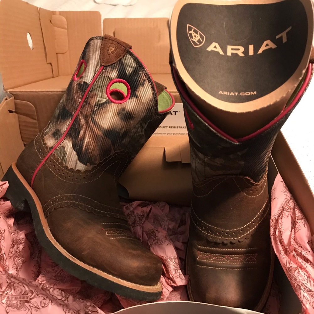 Ariat Fatbaby cowgirl mossy oak camo boots